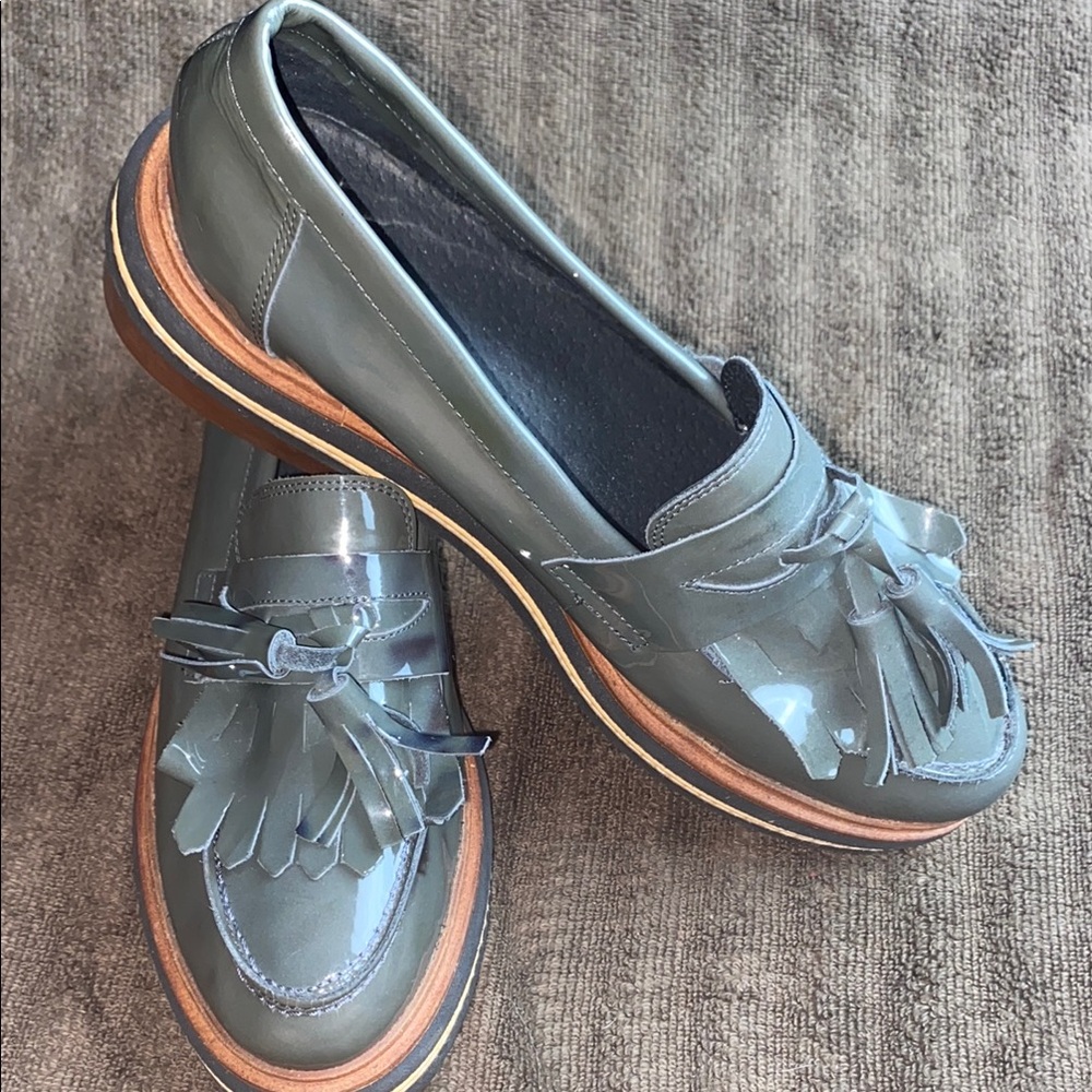 Tiziana Cervasio Gray Flats with Fringe Detailing